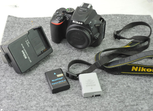 Nikon d5600 2mp dslr - nikon,